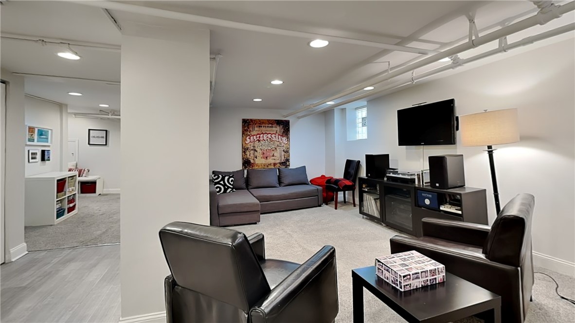 Mt. Lebanon, Pennsylvania 15216, United States, 4 Bedrooms Bedrooms, ,3 BathroomsBathrooms,Residential,Contingent,88148