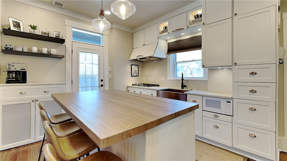 Mt. Lebanon, Pennsylvania 15216, United States, 4 Bedrooms Bedrooms, ,3 BathroomsBathrooms,Residential,Contingent,88148