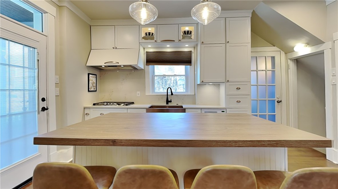 Mt. Lebanon, Pennsylvania 15216, United States, 4 Bedrooms Bedrooms, ,3 BathroomsBathrooms,Residential,Contingent,88148