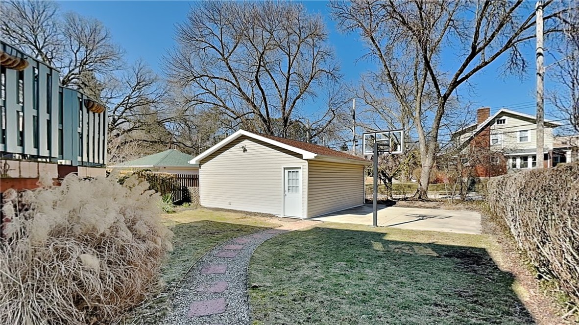 Mt. Lebanon, Pennsylvania 15216, United States, 4 Bedrooms Bedrooms, ,3 BathroomsBathrooms,Residential,Contingent,88148