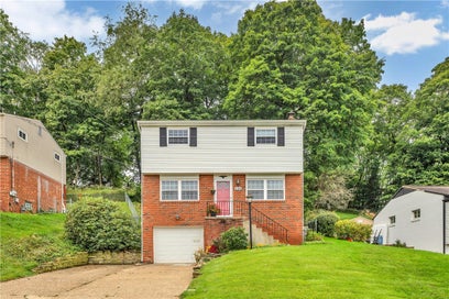 1114 Mcknight Dr Bethel Park PA 15102