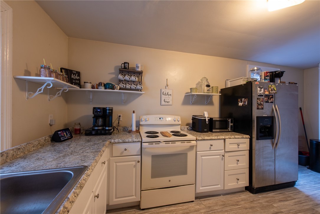 W Leechburg, Pennsylvania 15656, United States, 3 Bedrooms Bedrooms, ,1 BathroomBathrooms,Residential,Contingent,200549