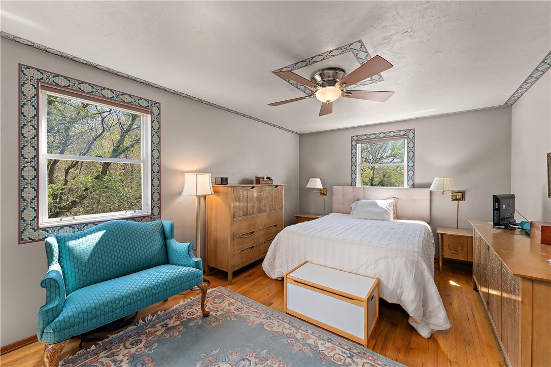 Ross Twp, Pennsylvania 15229, United States, 3 Bedrooms Bedrooms, ,2 BathroomsBathrooms,Residential,Contingent,119127