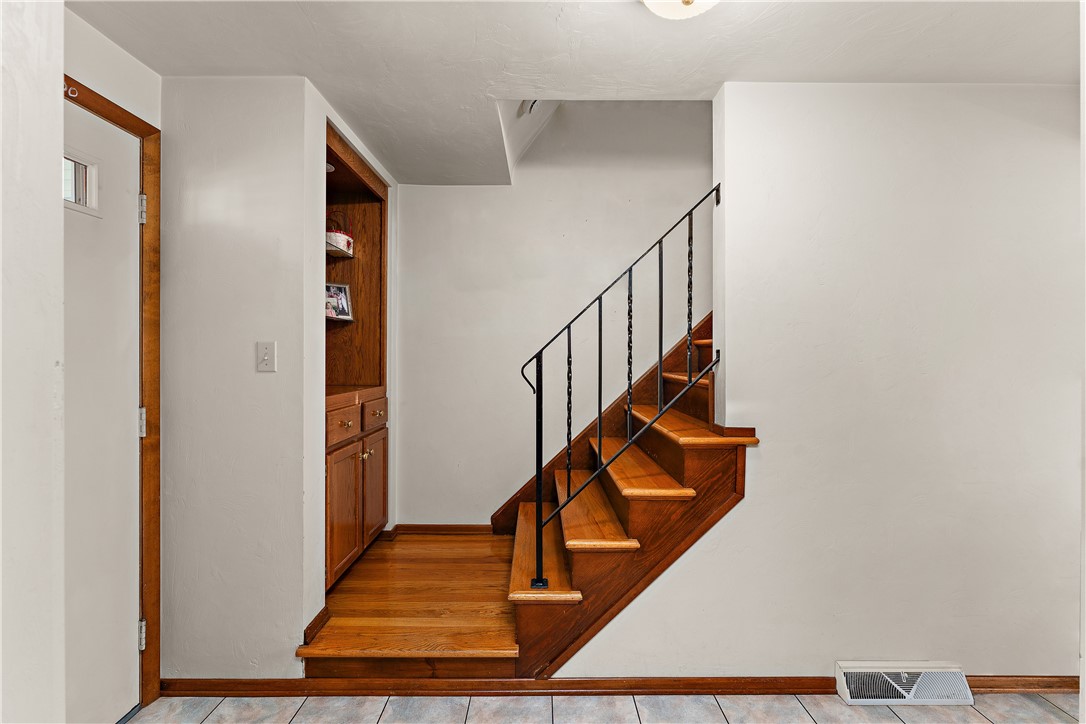 Ross Twp, Pennsylvania 15229, United States, 3 Bedrooms Bedrooms, ,2 BathroomsBathrooms,Residential,Contingent,119127