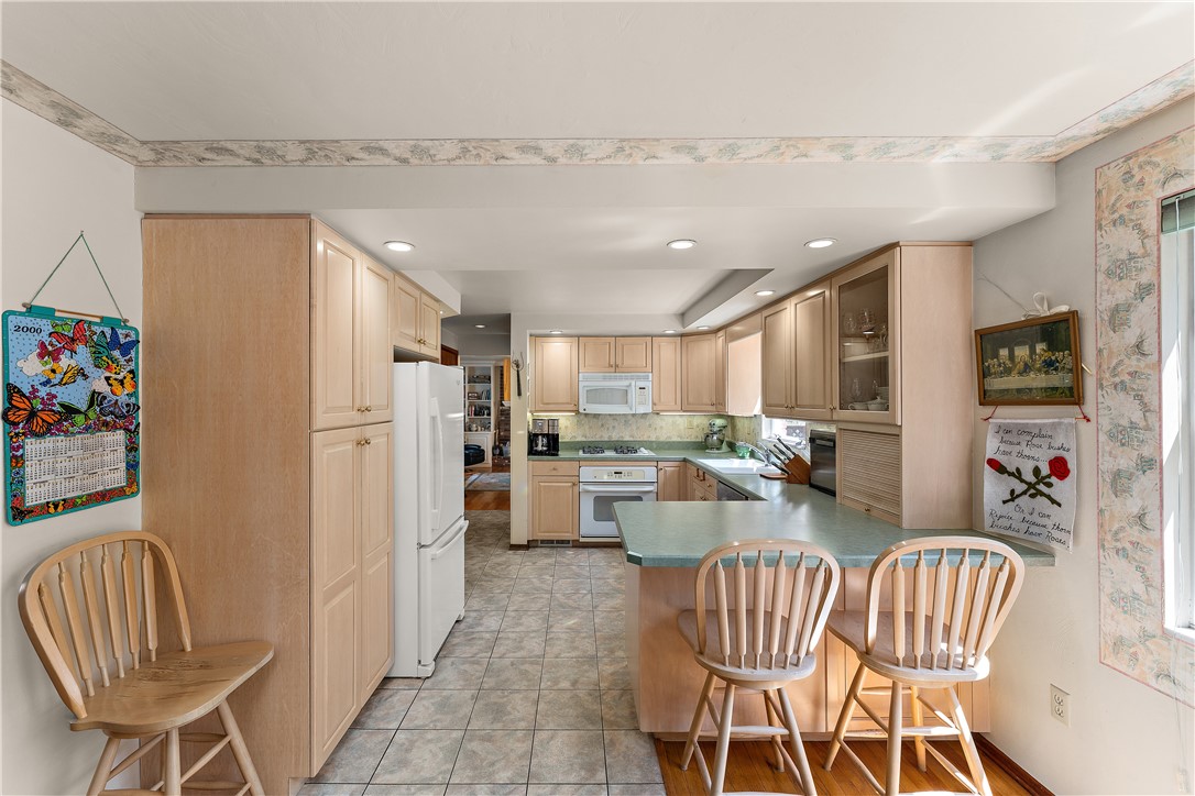 Ross Twp, Pennsylvania 15229, United States, 3 Bedrooms Bedrooms, ,2 BathroomsBathrooms,Residential,Contingent,119127