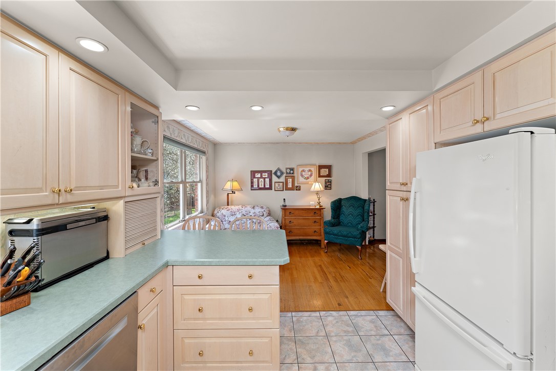 Ross Twp, Pennsylvania 15229, United States, 3 Bedrooms Bedrooms, ,2 BathroomsBathrooms,Residential,Contingent,119127