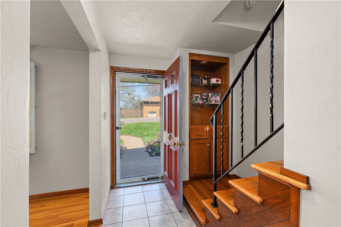 Ross Twp, Pennsylvania 15229, United States, 3 Bedrooms Bedrooms, ,2 BathroomsBathrooms,Residential,Contingent,119127