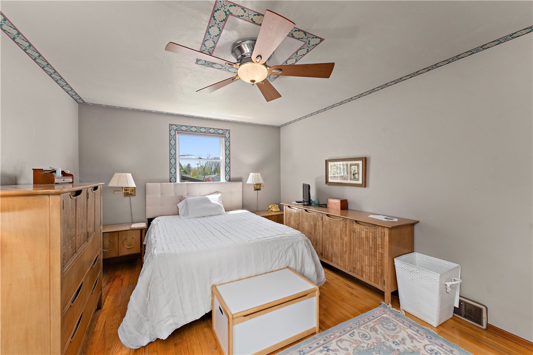 Ross Twp, Pennsylvania 15229, United States, 3 Bedrooms Bedrooms, ,2 BathroomsBathrooms,Residential,Contingent,119127