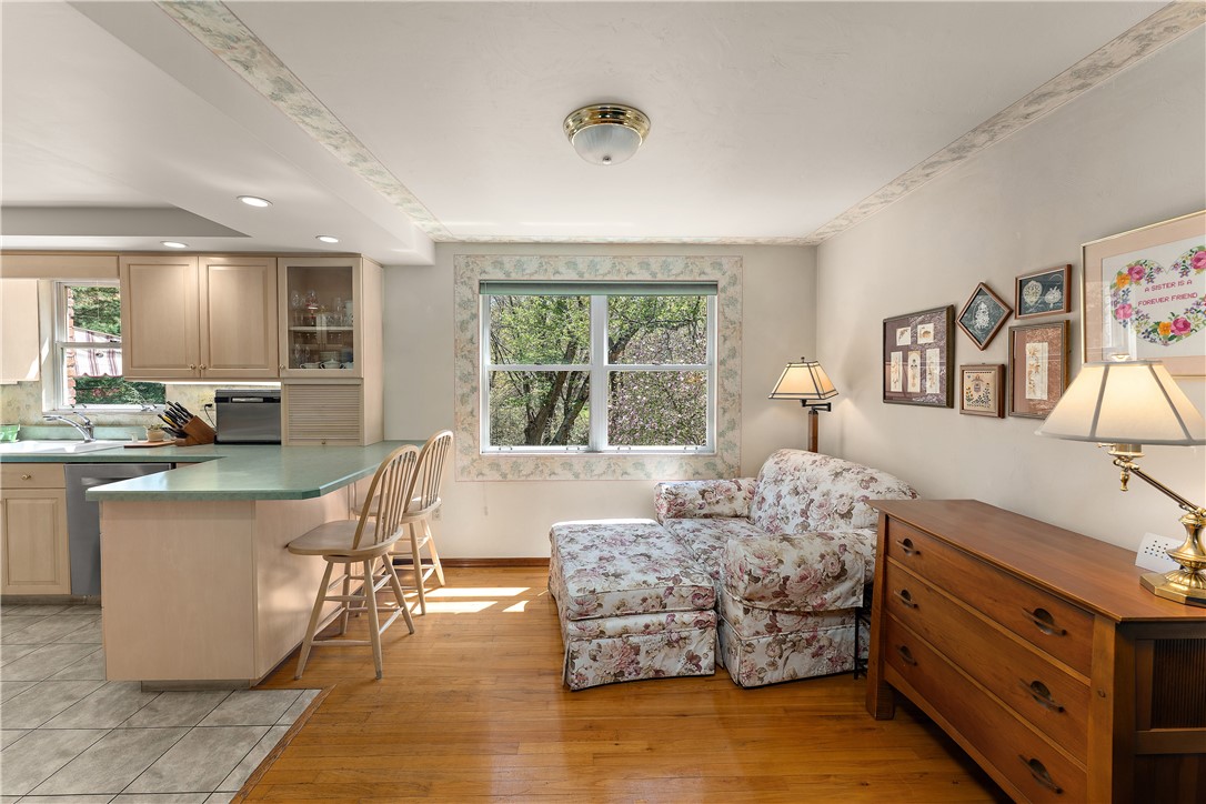 Ross Twp, Pennsylvania 15229, United States, 3 Bedrooms Bedrooms, ,2 BathroomsBathrooms,Residential,Contingent,119127