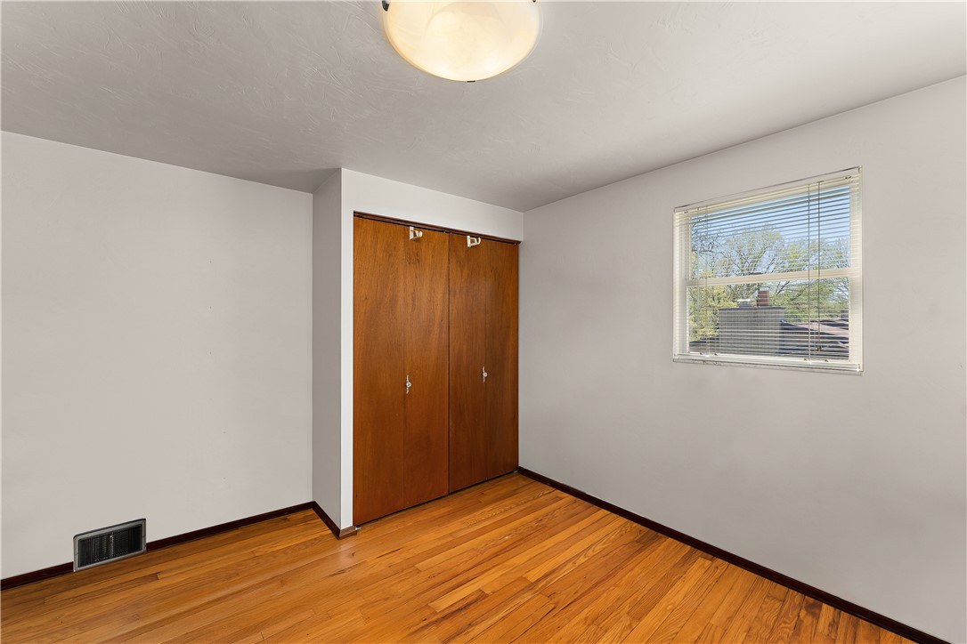 Ross Twp, Pennsylvania 15229, United States, 3 Bedrooms Bedrooms, ,2 BathroomsBathrooms,Residential,Contingent,119127