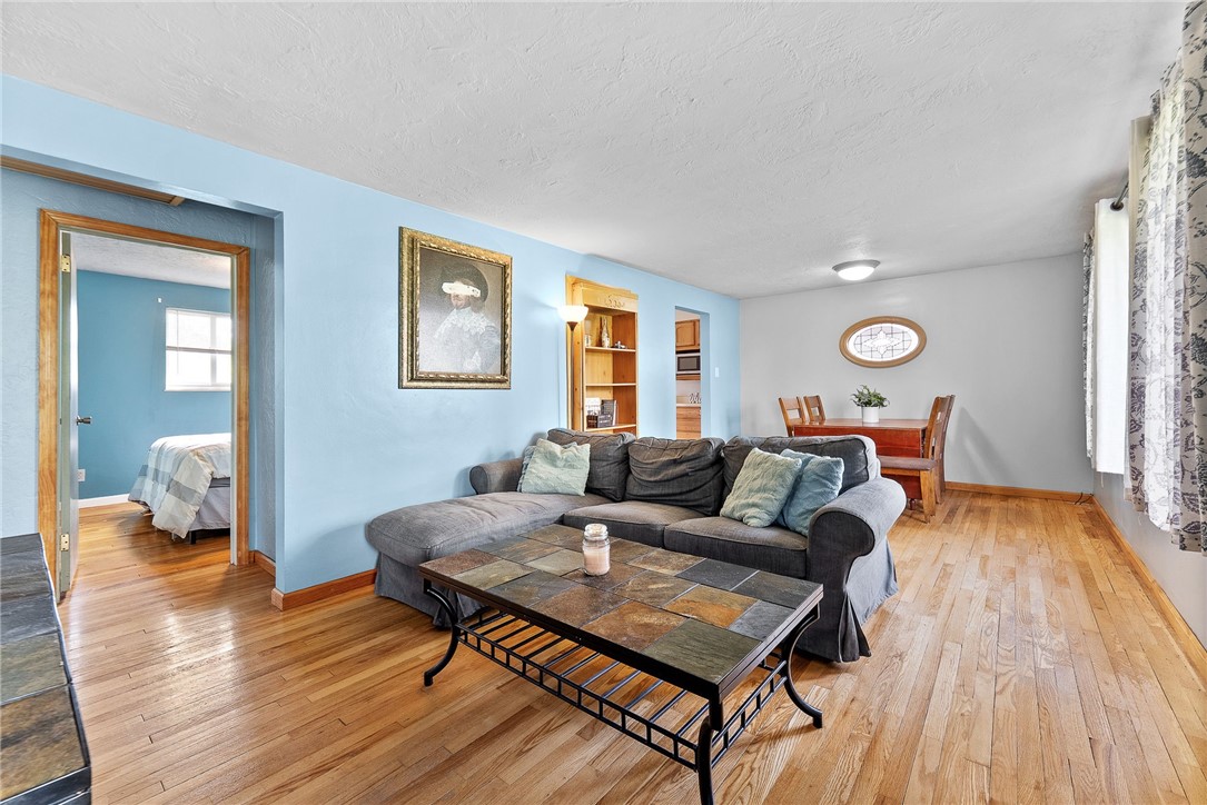 935 Broglie Dr, South Park, Pennsylvania image 4