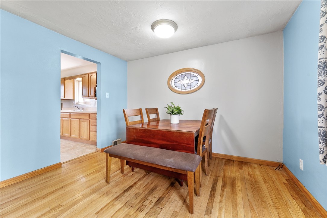 935 Broglie Dr, South Park, Pennsylvania image 6