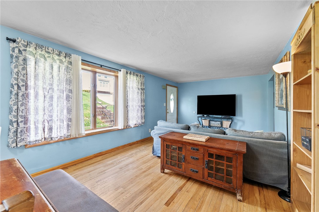935 Broglie Dr, South Park, Pennsylvania image 3