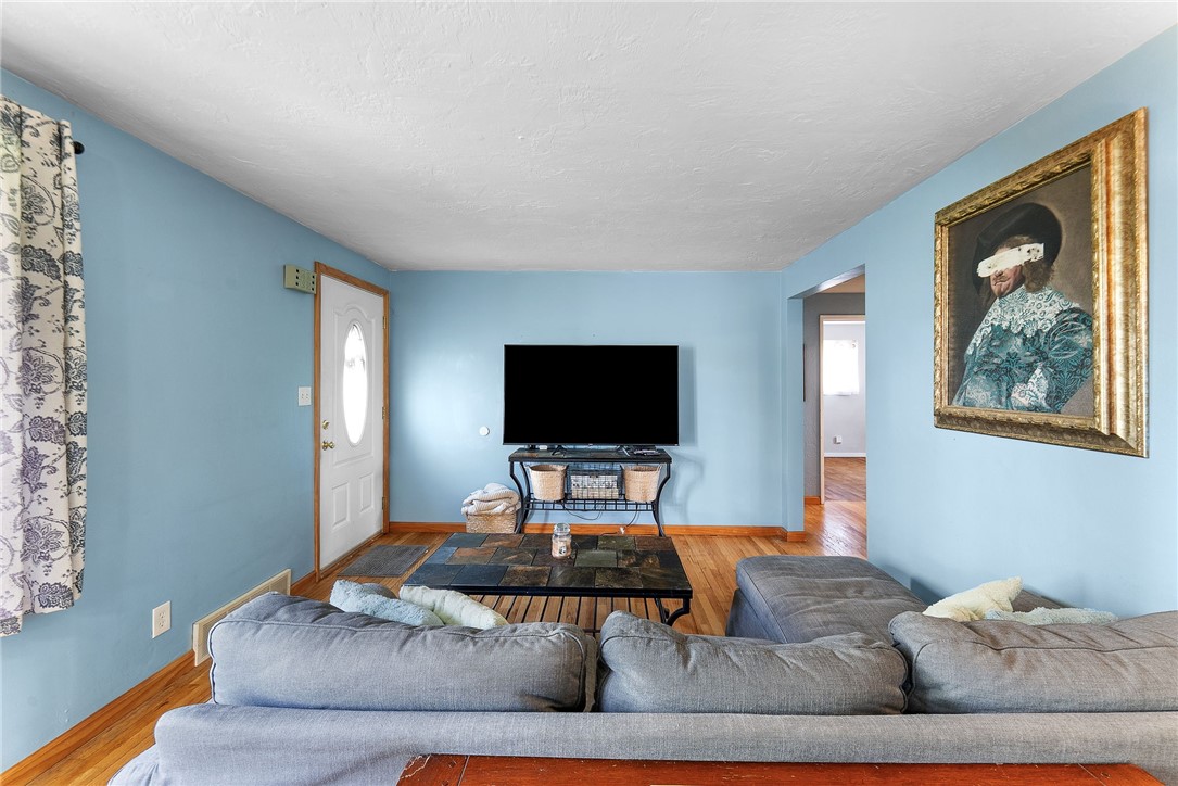 935 Broglie Dr, South Park, Pennsylvania image 2