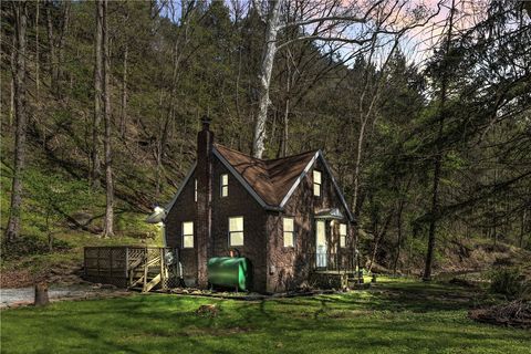 Photo of 1360 Abers Creek Rd, Monroeville, PA 15146 (MLS # 1750054)