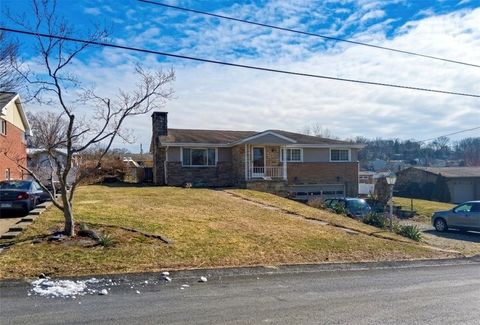 Photo of 1139 Spruce St, Greensburg, PA 15601 (MLS # 1742696)