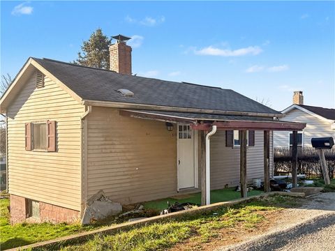 Photo of 517 Pine St, Mount Pleasant, PA 15666 (MLS # 1742996)