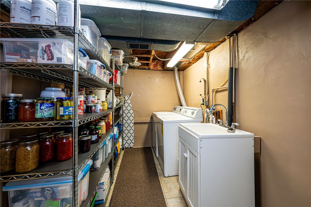 Hempfield Twp - Wml, Pennsylvania 15601, United States, 4 Bedrooms Bedrooms, ,3 BathroomsBathrooms,Residential,Pending,92189