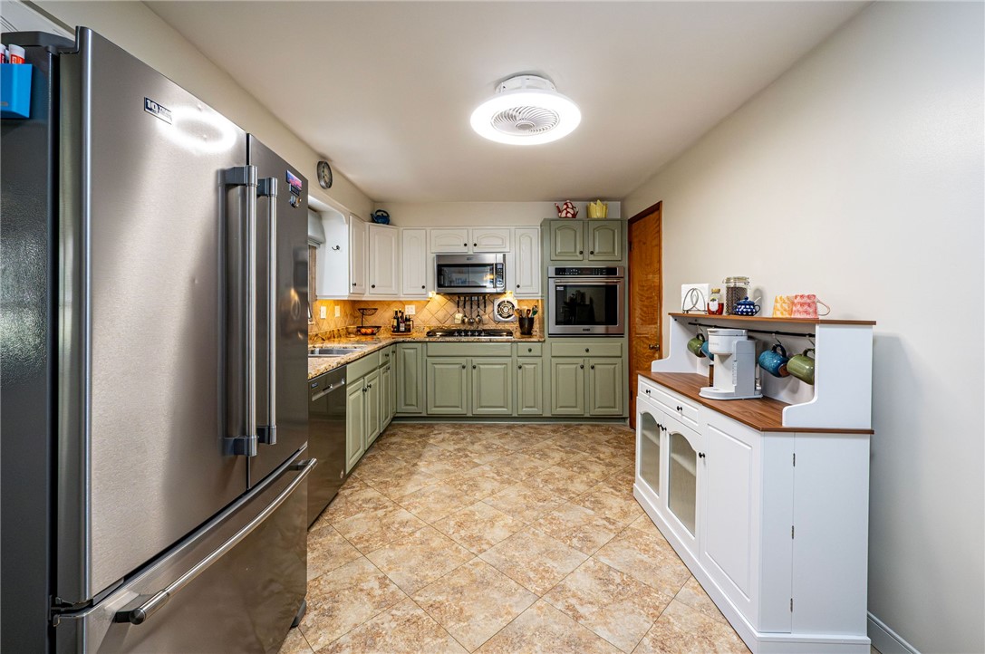 Hempfield Twp - Wml, Pennsylvania 15601, United States, 4 Bedrooms Bedrooms, ,3 BathroomsBathrooms,Residential,Pending,92189