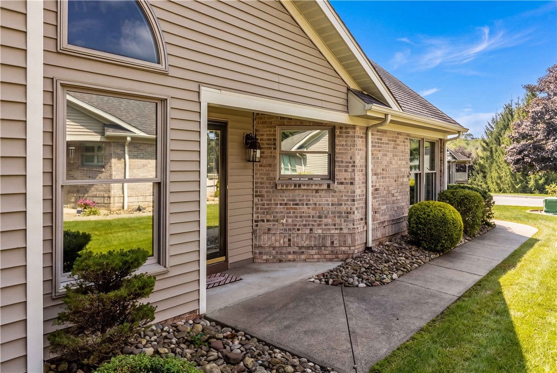 702 Hunt Club Dr