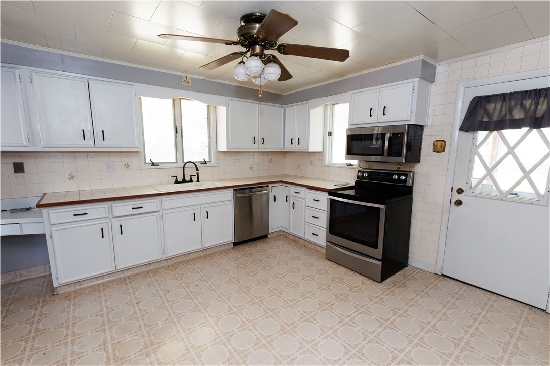 813 Green St St, California, Pennsylvania image 6