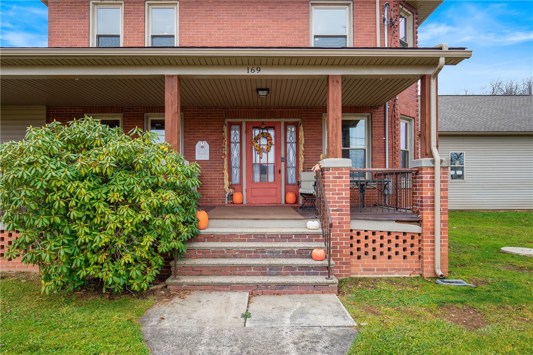 Jenner Twp, Pennsylvania 15541, United States, 4 Bedrooms Bedrooms, ,4 BathroomsBathrooms,Residential,Pending,31891