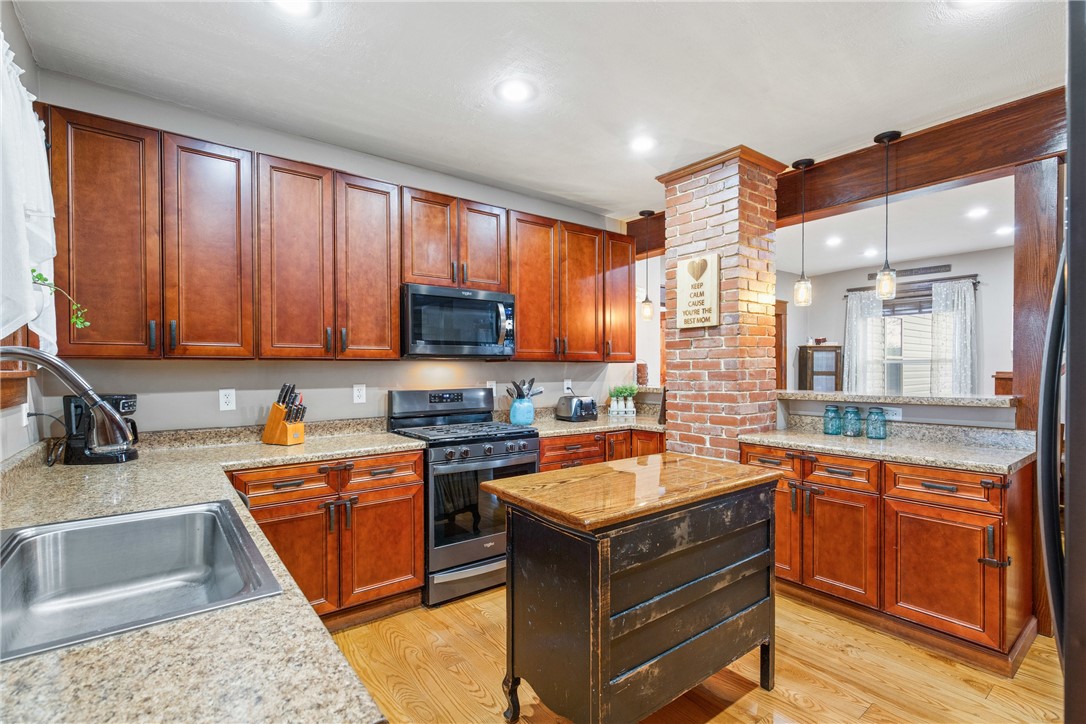 Jenner Twp, Pennsylvania 15541, United States, 4 Bedrooms Bedrooms, ,4 BathroomsBathrooms,Residential,Pending,31891