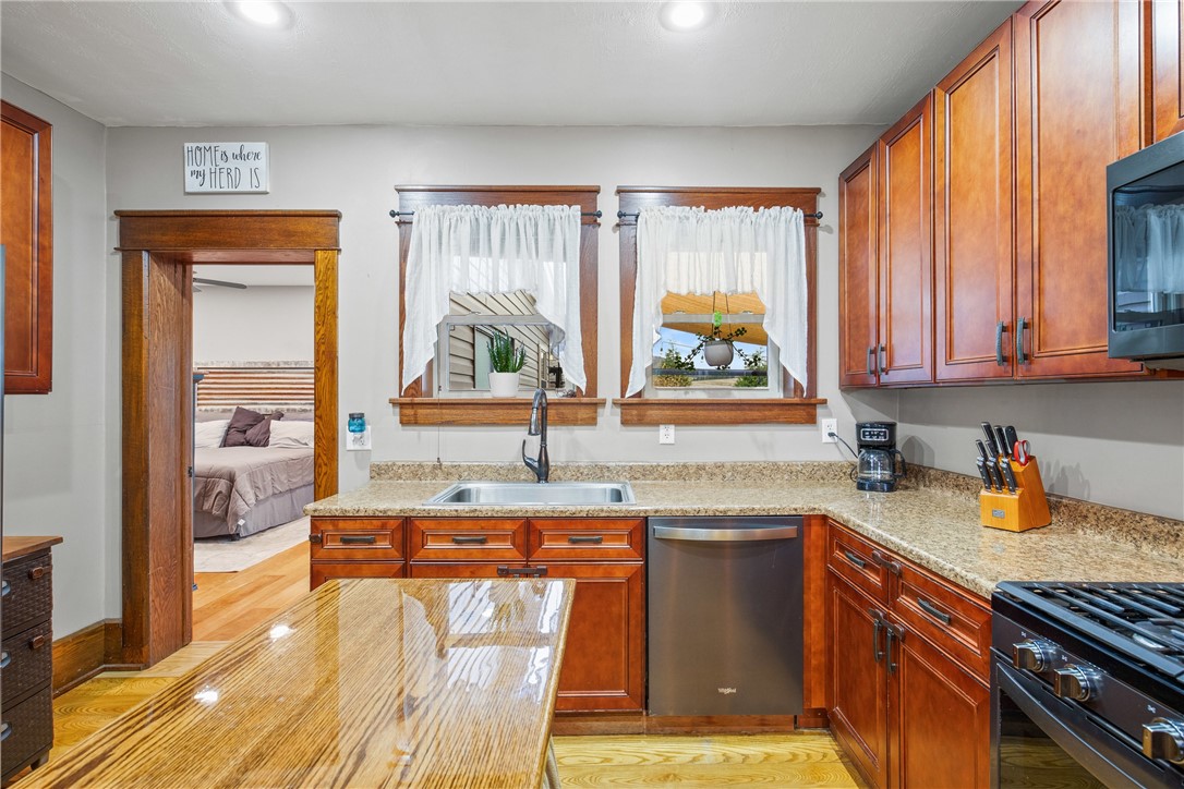 Jenner Twp, Pennsylvania 15541, United States, 4 Bedrooms Bedrooms, ,4 BathroomsBathrooms,Residential,Pending,31891