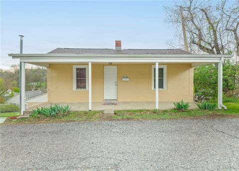 Photo of 430 1/2 Glass Alley, Houston, PA 15342 (MLS # 1749359)