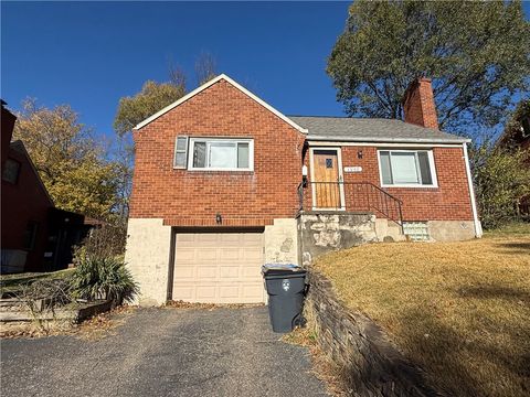 Photo of 1948 Elmbrook Ln, Pittsburgh, PA 15243 (MLS # 1735404)