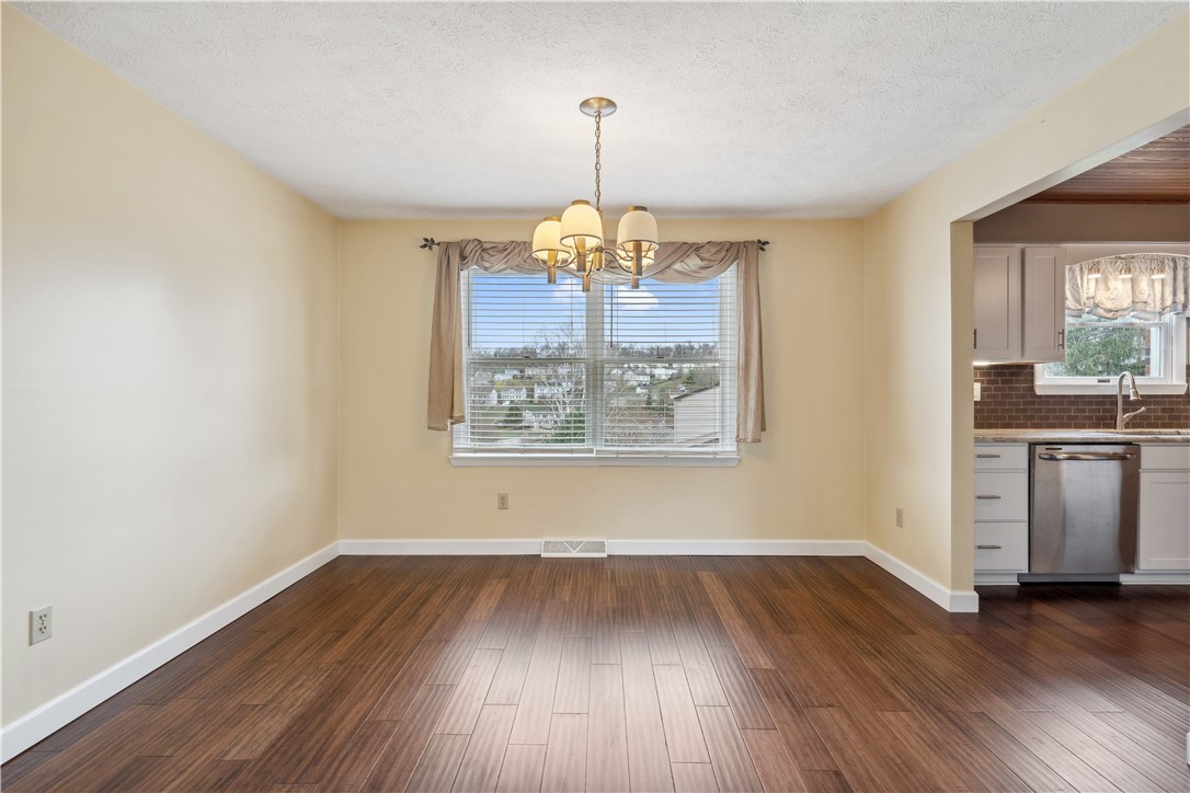 South Strabane, Pennsylvania 15301, United States, 3 Bedrooms Bedrooms, ,3 BathroomsBathrooms,Residential,Contingent,101617