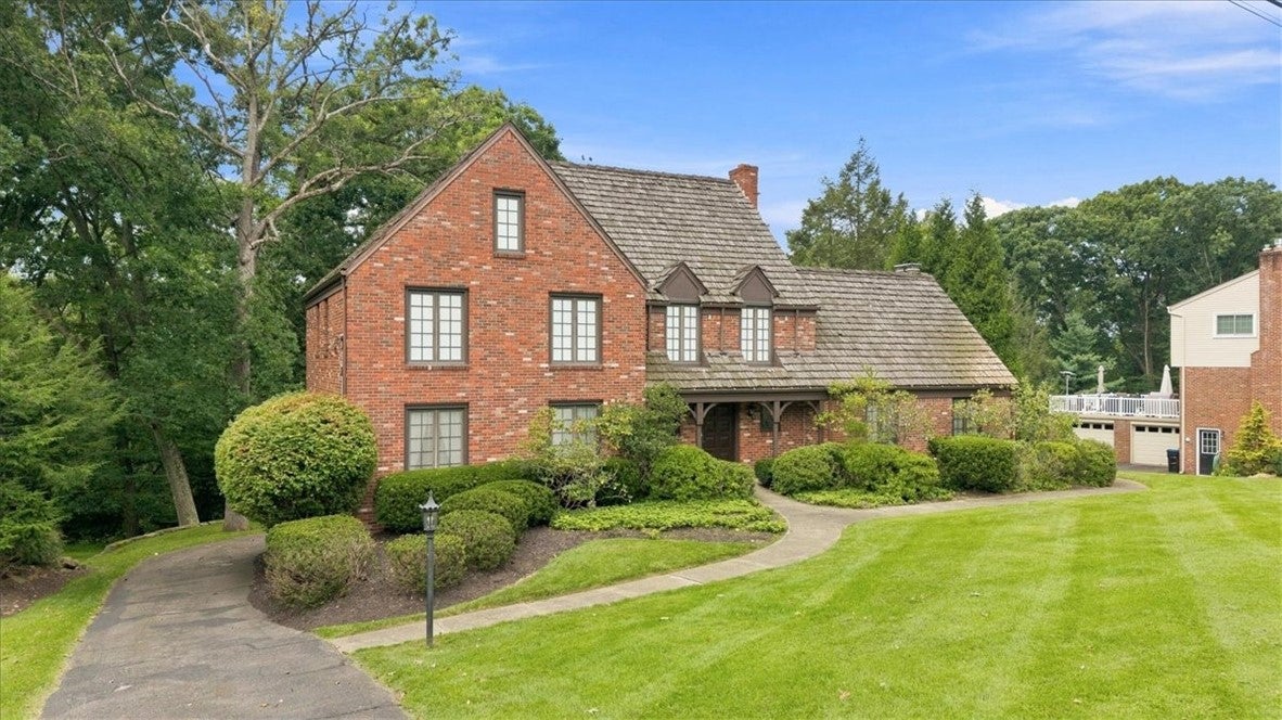 1048 Center Oak Dr