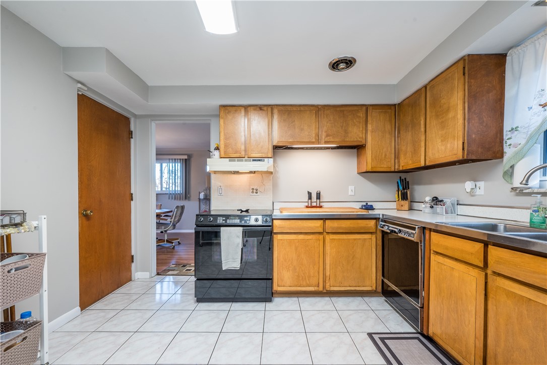 Green Tree, Pennsylvania 15220, United States, 3 Bedrooms Bedrooms, ,2 BathroomsBathrooms,Residential,Contingent,33728