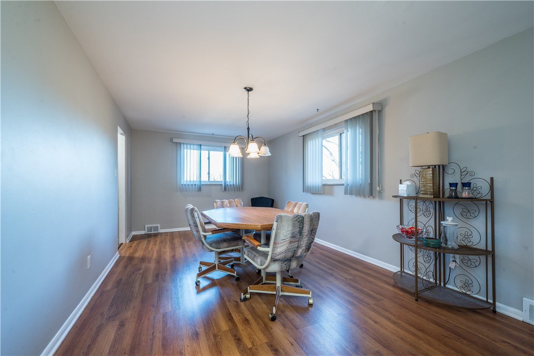 Green Tree, Pennsylvania 15220, United States, 3 Bedrooms Bedrooms, ,2 BathroomsBathrooms,Residential,Contingent,33728