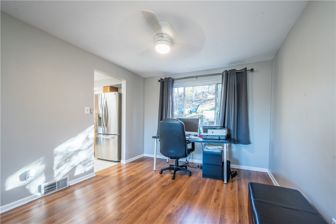 Green Tree, Pennsylvania 15220, United States, 3 Bedrooms Bedrooms, ,2 BathroomsBathrooms,Residential,Contingent,33728