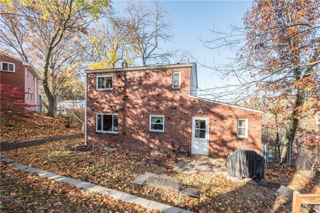 Green Tree, Pennsylvania 15220, United States, 3 Bedrooms Bedrooms, ,2 BathroomsBathrooms,Residential,Contingent,33728