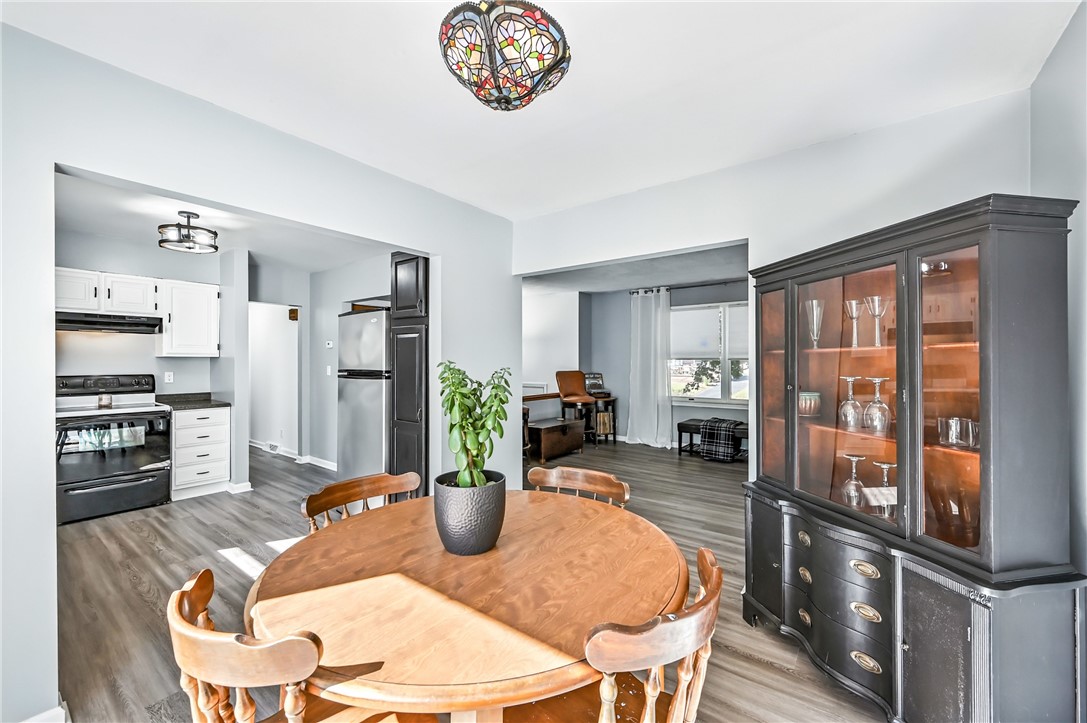 Sharon, Pennsylvania 16146, United States, 4 Bedrooms Bedrooms, ,2 BathroomsBathrooms,Residential,Contingent,204095