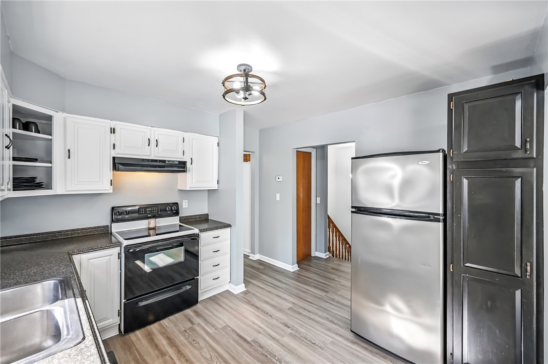 Sharon, Pennsylvania 16146, United States, 4 Bedrooms Bedrooms, ,2 BathroomsBathrooms,Residential,Contingent,204095