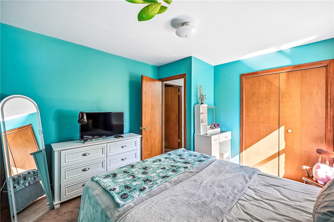 Sharon, Pennsylvania 16146, United States, 4 Bedrooms Bedrooms, ,2 BathroomsBathrooms,Residential,Contingent,204095