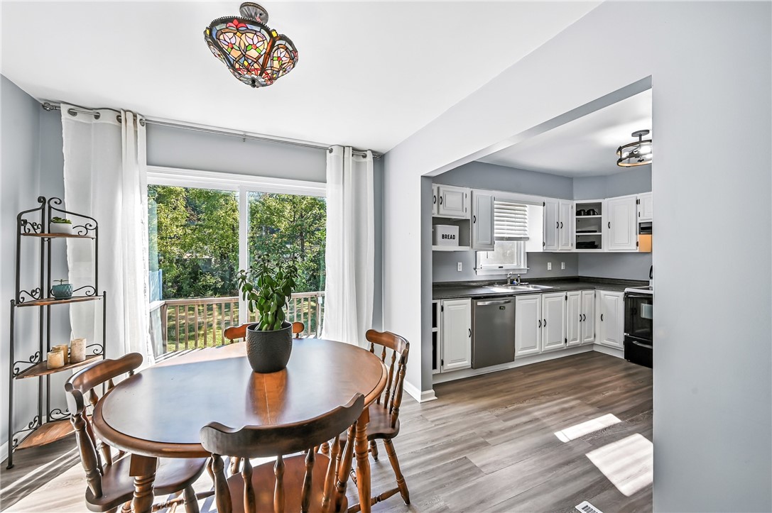 Sharon, Pennsylvania 16146, United States, 4 Bedrooms Bedrooms, ,2 BathroomsBathrooms,Residential,Contingent,204095