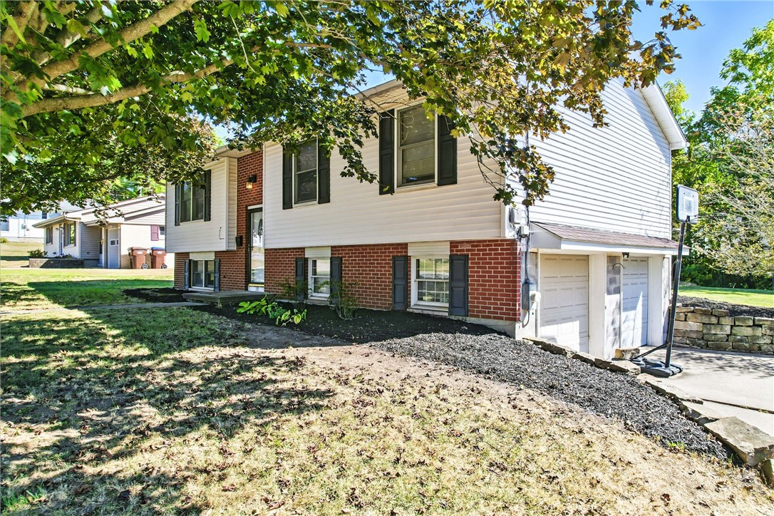 Sharon, Pennsylvania 16146, United States, 4 Bedrooms Bedrooms, ,2 BathroomsBathrooms,Residential,Contingent,204095