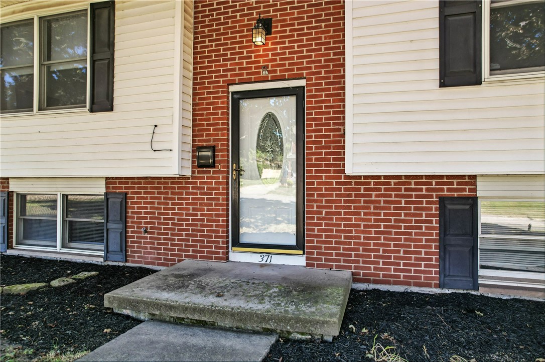 Sharon, Pennsylvania 16146, United States, 4 Bedrooms Bedrooms, ,2 BathroomsBathrooms,Residential,Contingent,204095