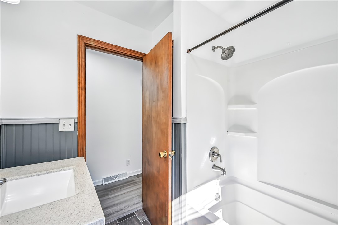 Sharon, Pennsylvania 16146, United States, 4 Bedrooms Bedrooms, ,2 BathroomsBathrooms,Residential,Contingent,204095