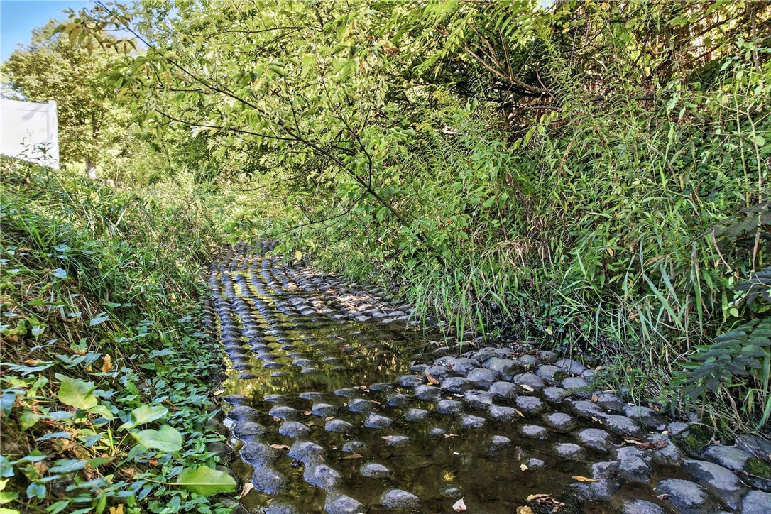 Sharon, Pennsylvania 16146, United States, 4 Bedrooms Bedrooms, ,2 BathroomsBathrooms,Residential,Contingent,204095