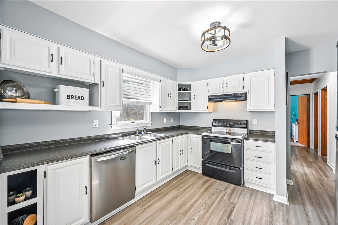 Sharon, Pennsylvania 16146, United States, 4 Bedrooms Bedrooms, ,2 BathroomsBathrooms,Residential,Contingent,204095