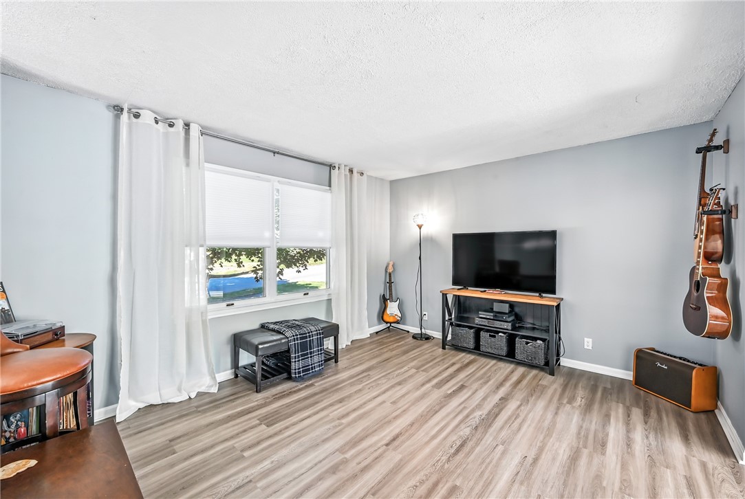 Sharon, Pennsylvania 16146, United States, 4 Bedrooms Bedrooms, ,2 BathroomsBathrooms,Residential,Contingent,204095