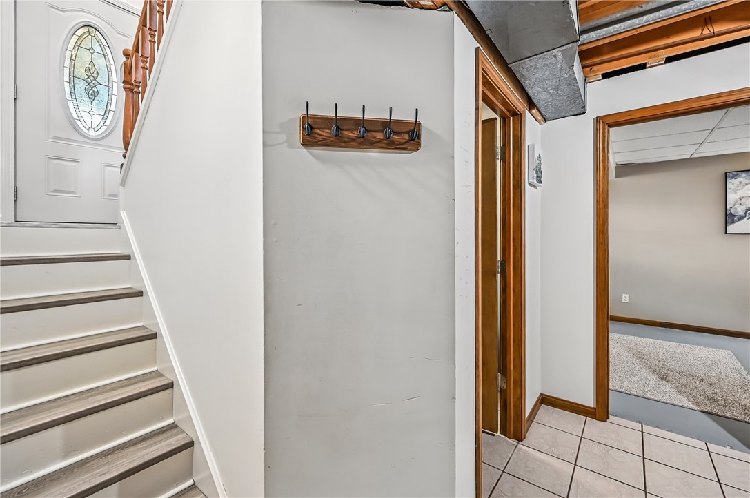 Sharon, Pennsylvania 16146, United States, 4 Bedrooms Bedrooms, ,2 BathroomsBathrooms,Residential,Contingent,204095