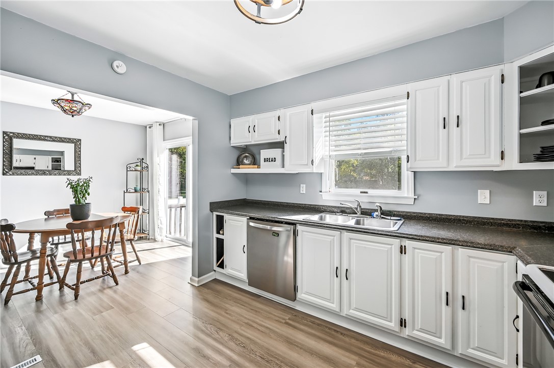 Sharon, Pennsylvania 16146, United States, 4 Bedrooms Bedrooms, ,2 BathroomsBathrooms,Residential,Contingent,204095