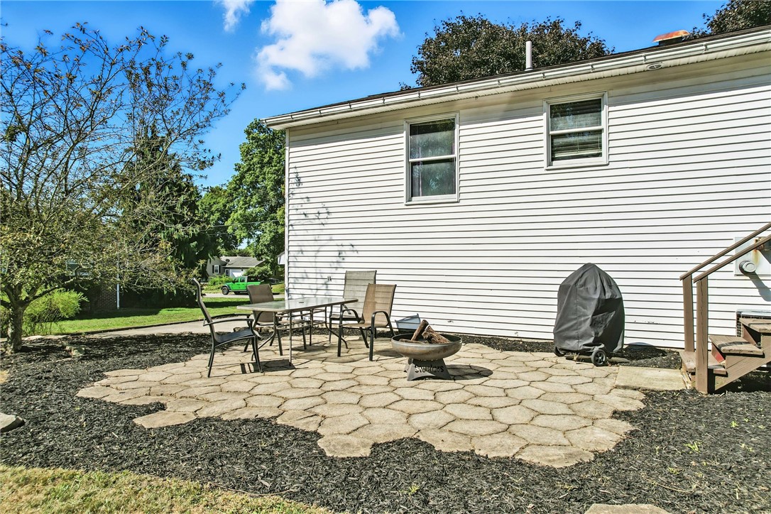 Sharon, Pennsylvania 16146, United States, 4 Bedrooms Bedrooms, ,2 BathroomsBathrooms,Residential,Contingent,204095