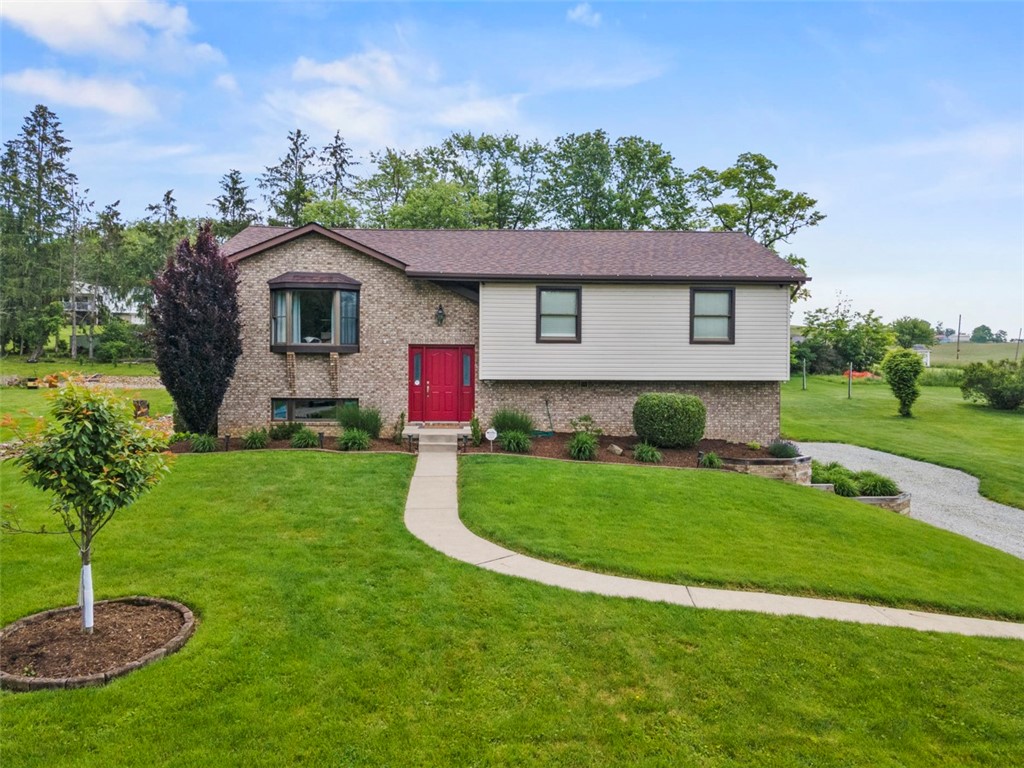 17 Victoria Drive Dr, Finleyville, Pennsylvania image 1